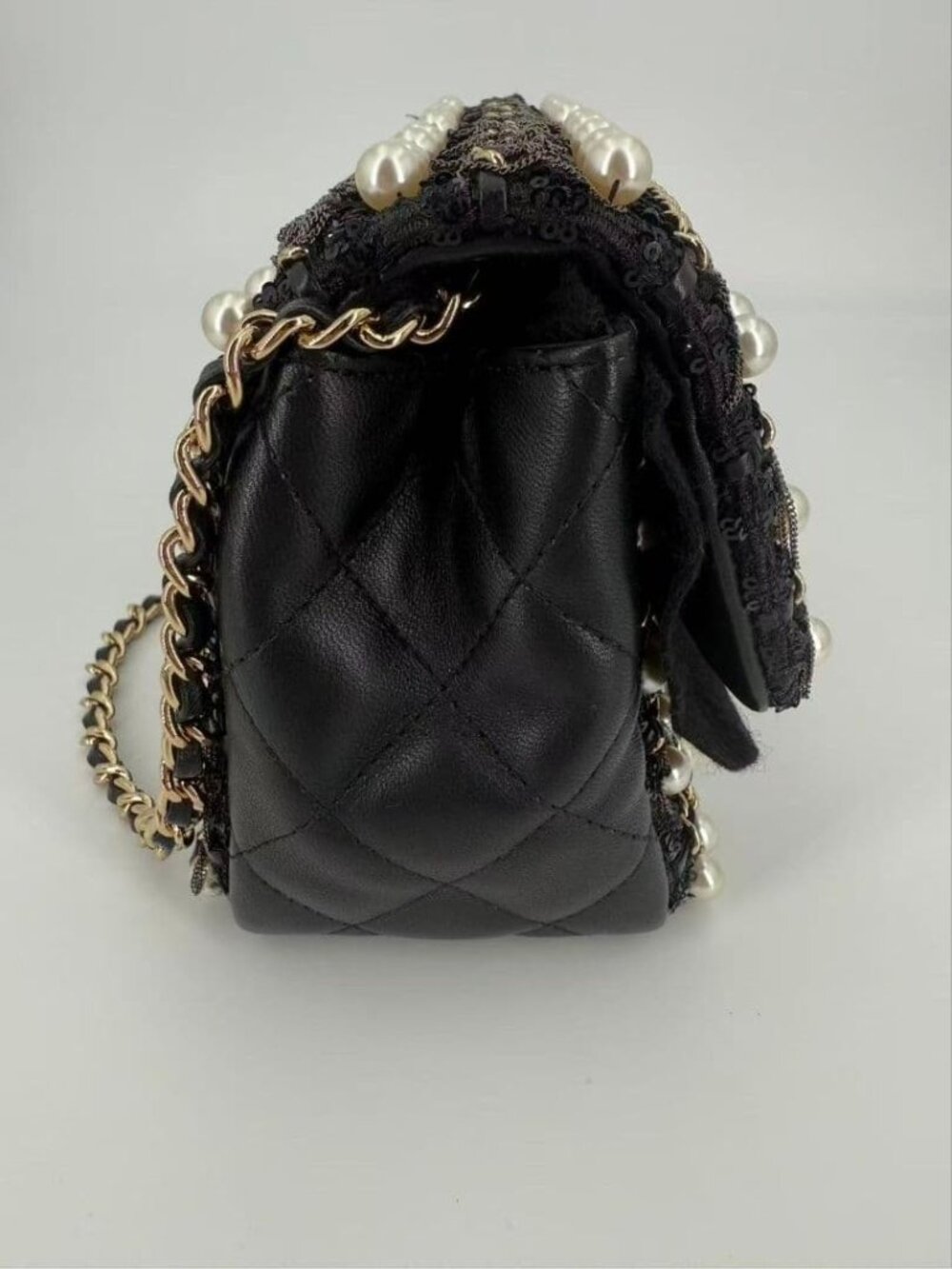 Chanel Pearl Mini Quilted - Picture 6 of 12